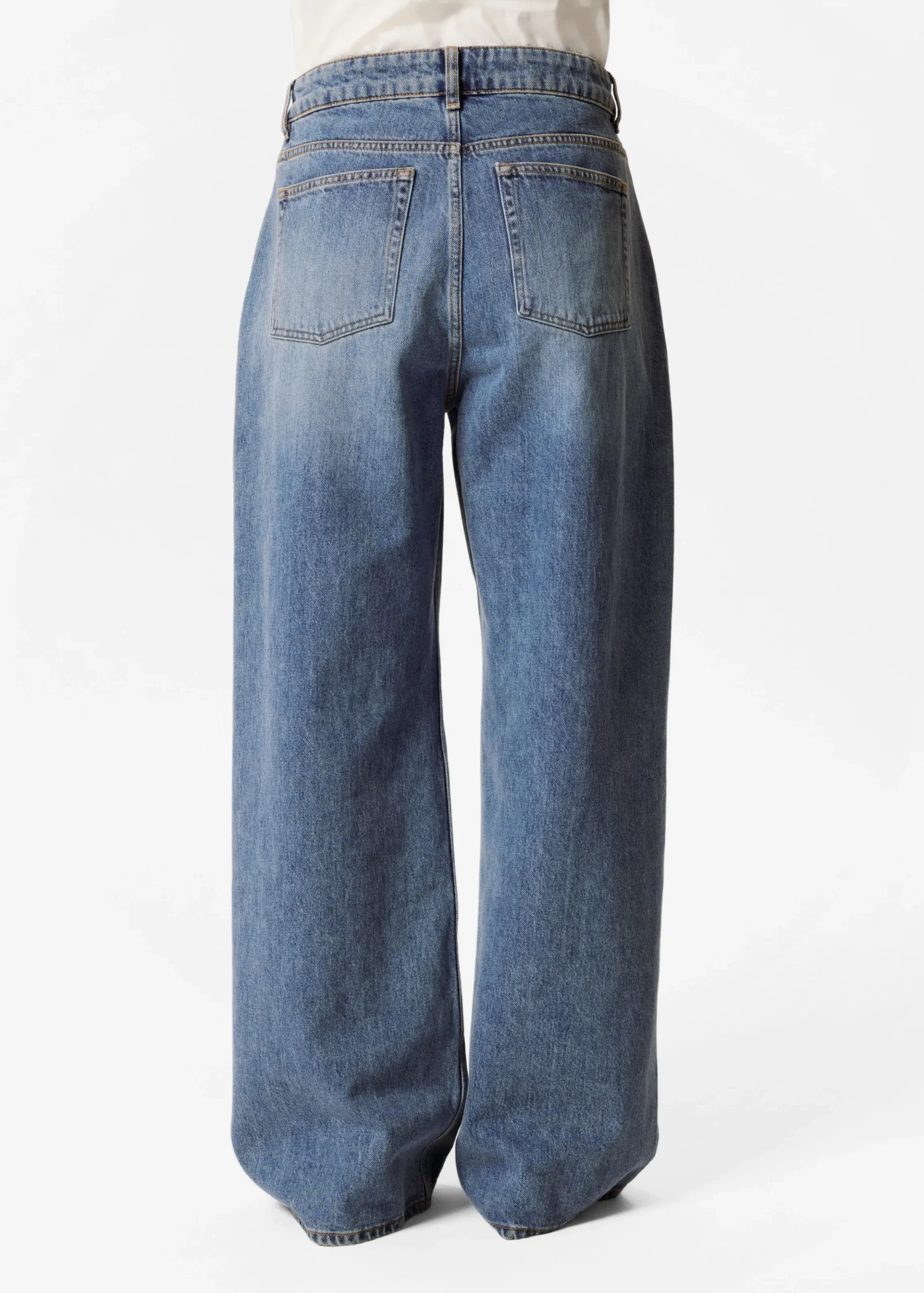 Locker geschnittene Jeans mit weitem Bein