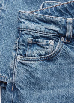 Locker geschnittene Jeans mit weitem Bein