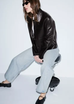 Locker geschnittene Jeans mit weitem Bein