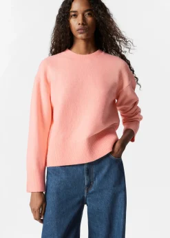 Locker geschnittener Strickpullover