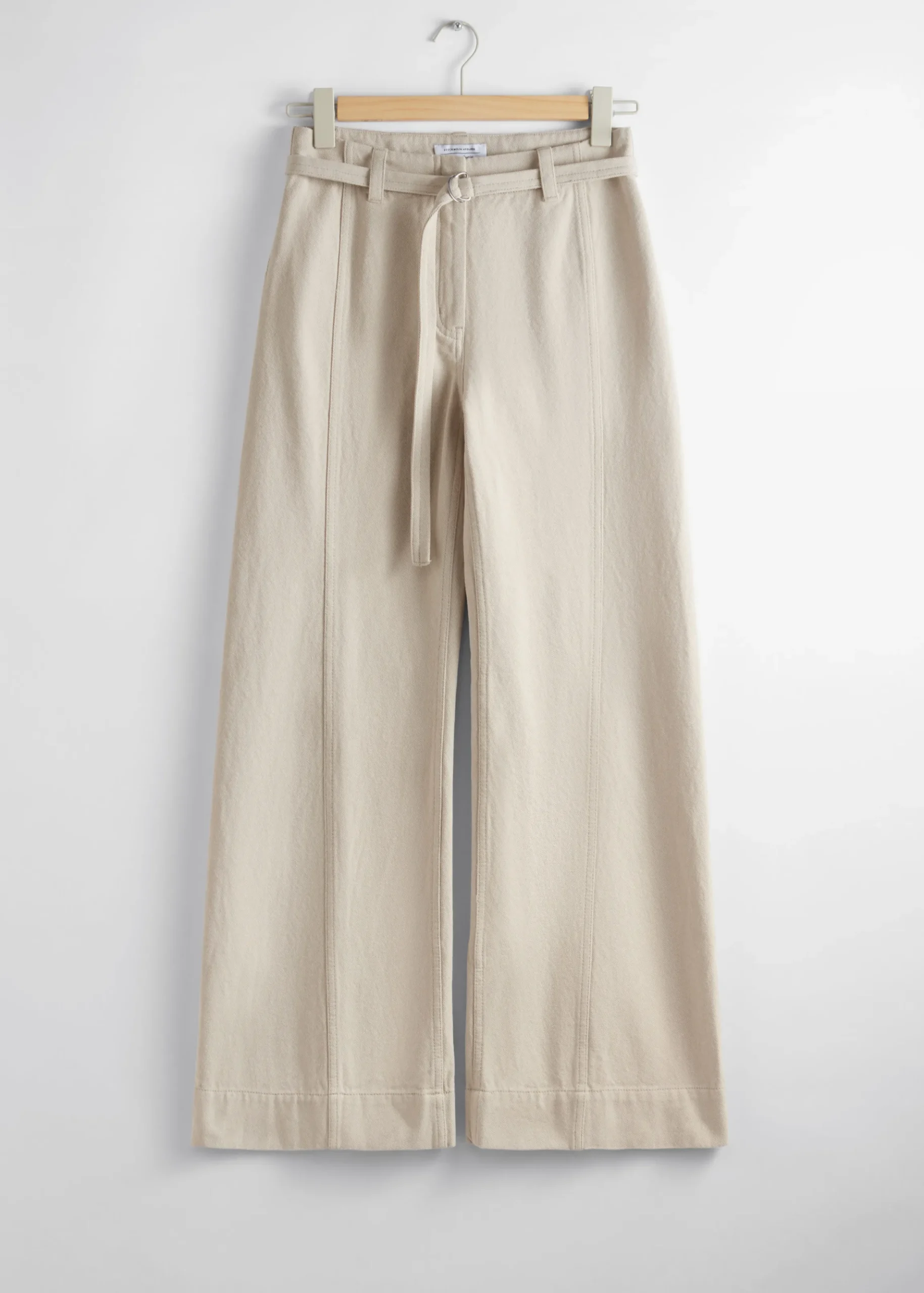Lockere Hose mit Gürtel