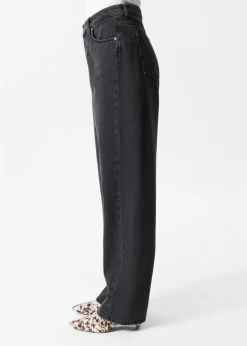 Lockere, schmal zulaufende Jeans