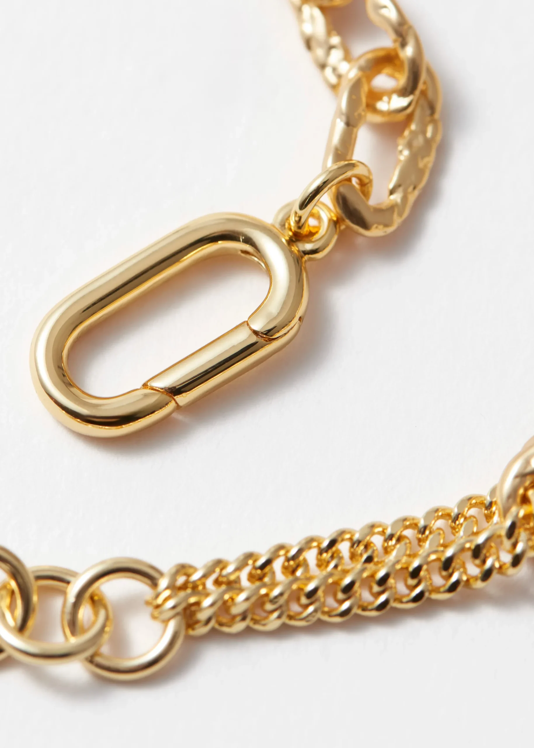 Markantes Armband mit skulpturierten Gliedern