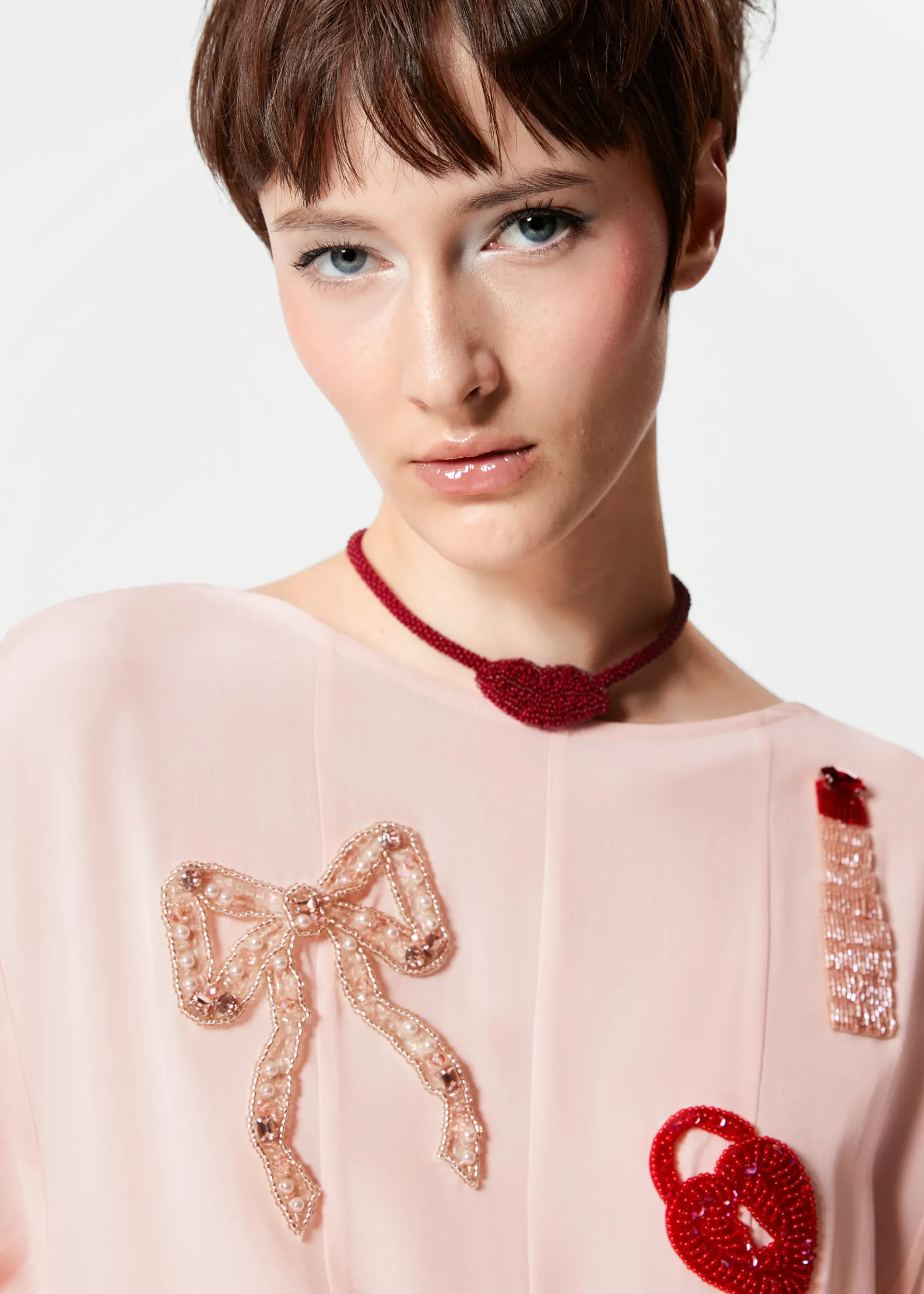 Maxikleid mit Perlenstickerei
