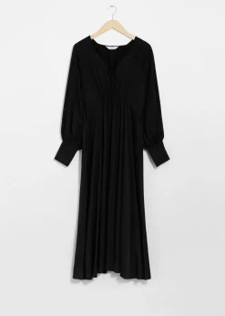 Midikleid aus Satin mit V-Ausschnitt