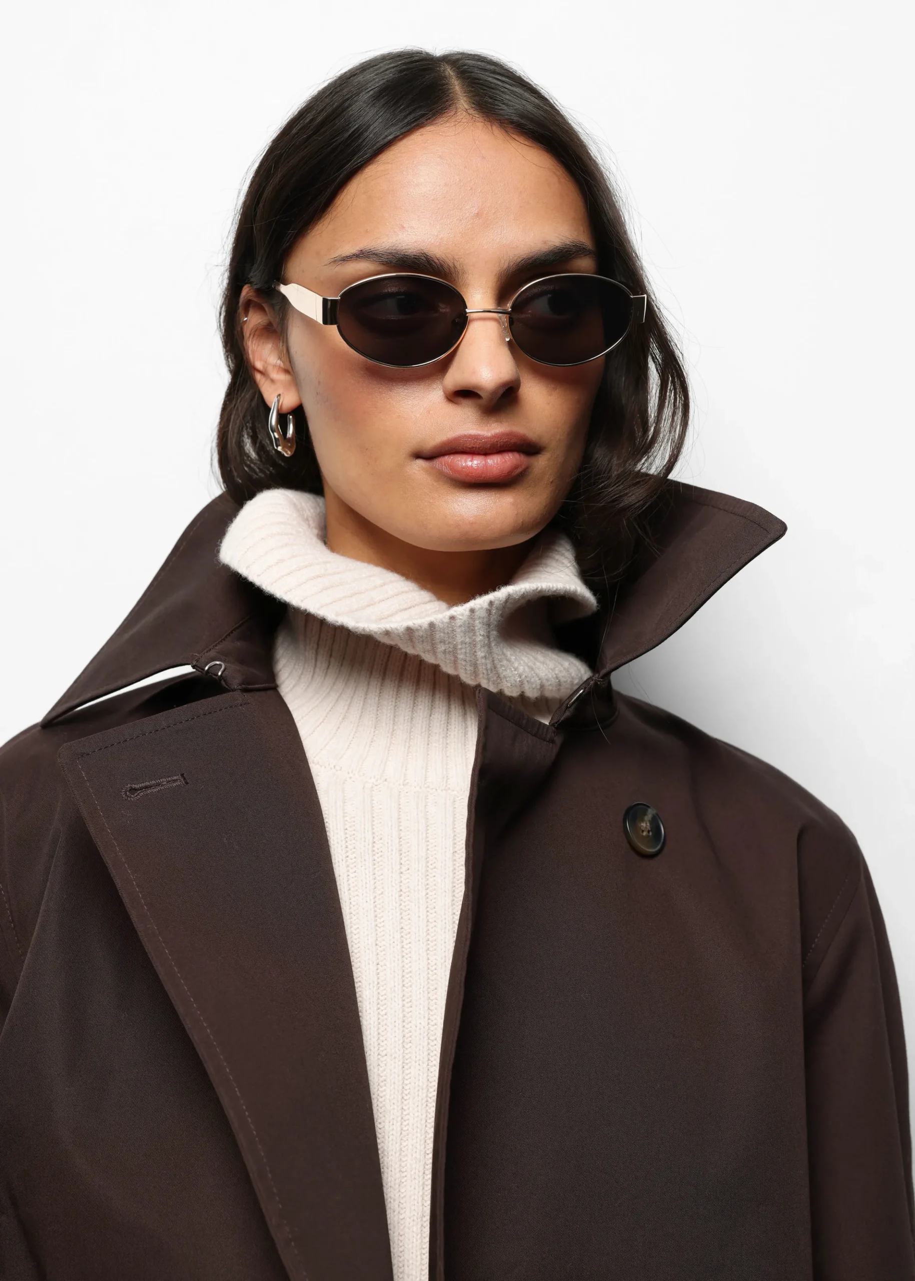 Ovale Sonnenbrille mit Metallgestell