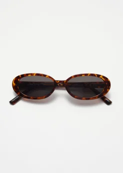 Ovale Sonnenbrille mit schmalem Rahmen