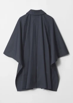 Oversized-Cape im Trenchcoat-Stil