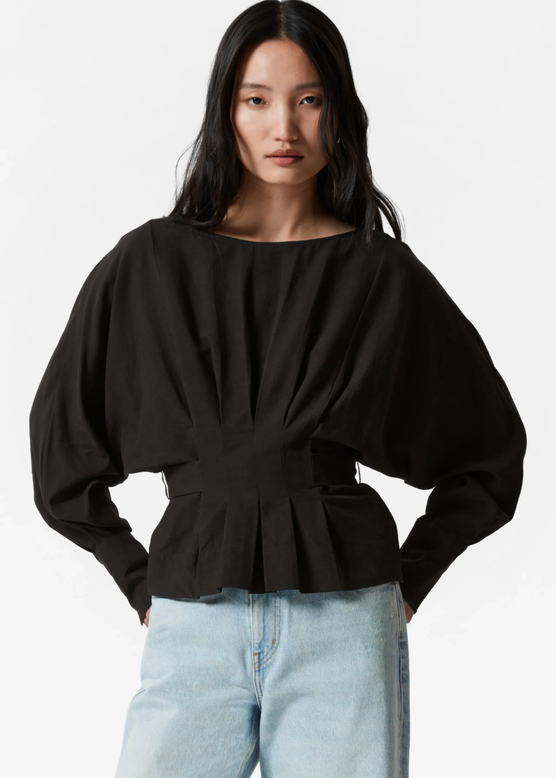 Plissierte Bluse mit U-Boot-Ausschnitt