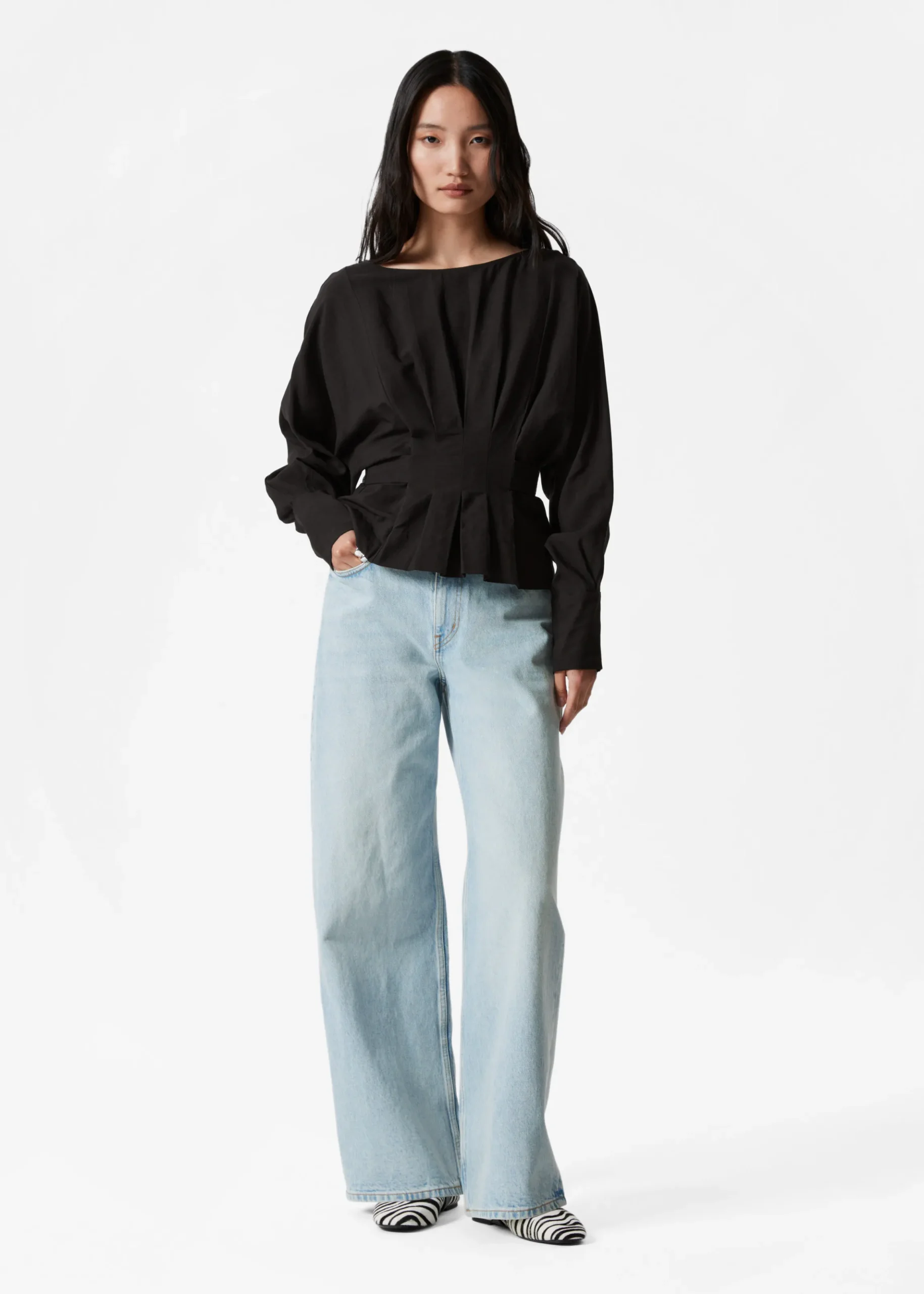 Plissierte Bluse mit U-Boot-Ausschnitt