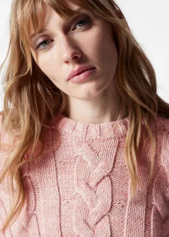 Pullover mit Zopfstrickmuster