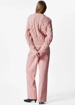 Pullover mit Zopfstrickmuster