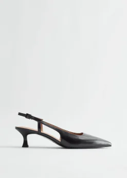 Pumps aus Leder mit Fersenriemen
