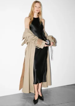 Ärmelloses Midikleid aus Satin