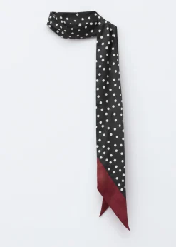 Schmales Tuch mit Polka-Dots