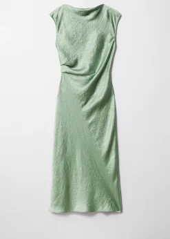 Schräg geschnittenes Midikleid aus Satin