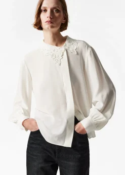 Seidenbluse mit asymmetrischem Kragen