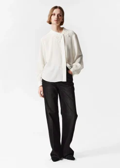 Seidenbluse mit asymmetrischem Kragen