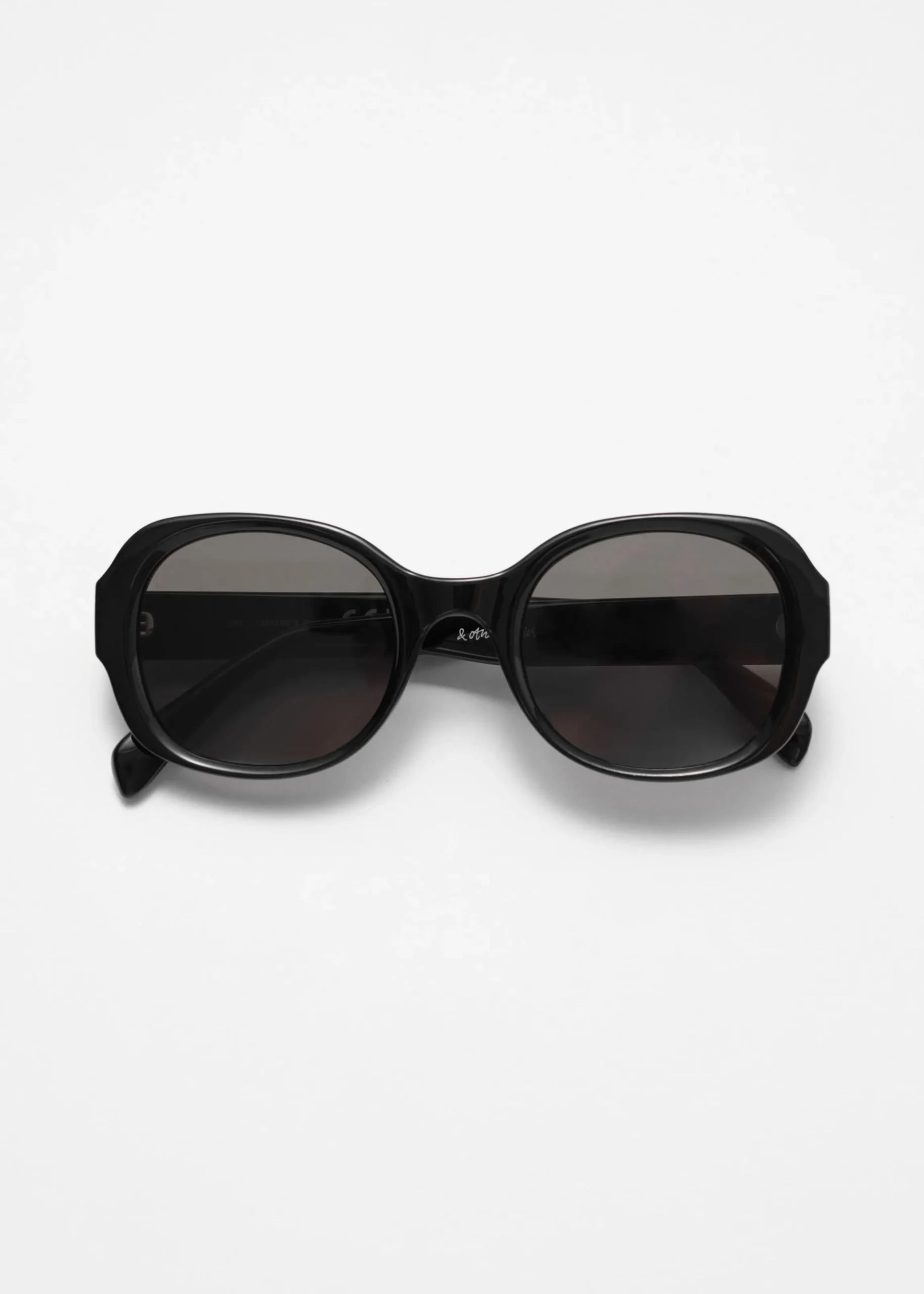 Sonnenbrille mit markantem, rundem Rahmen