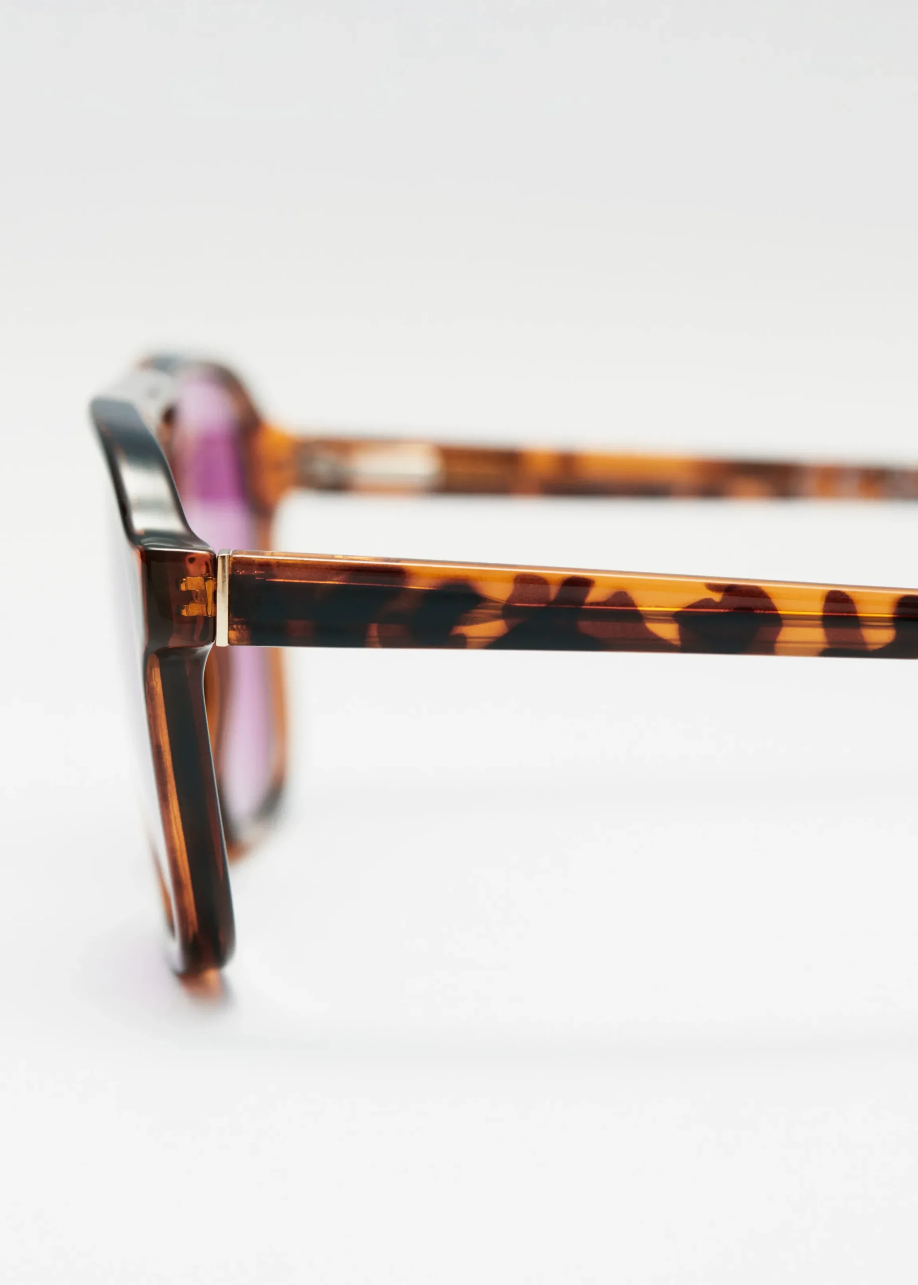 Sonnenbrille mit Pilotenrahmen