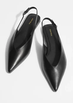Spitz zulaufende Pumps mit Fersenriemen