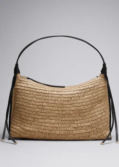 Strohtasche mit Lederdetail