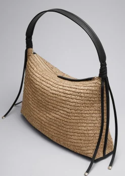 Strohtasche mit Lederdetail