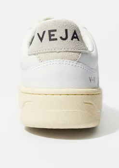 Veja V-90 Sneaker