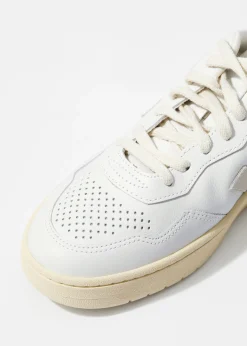 Veja V-90 Sneaker