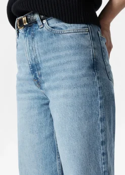 Verkürzte Jeans mit weitem Bein