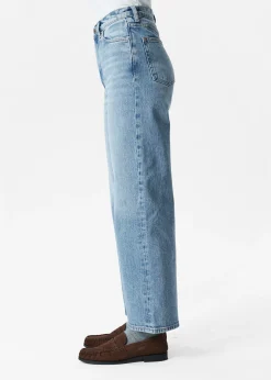 Verkürzte Jeans mit weitem Bein