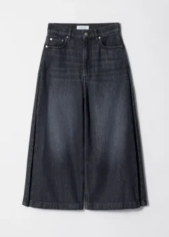Verkürzte Jeans mit weitem Bein