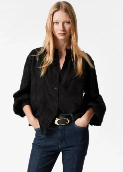 Voluminöse Bluse mit Blumenapplikation