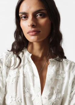 Voluminöse Bluse mit Blumenapplikation