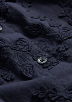 Voluminöse Bluse mit Blumenapplikation