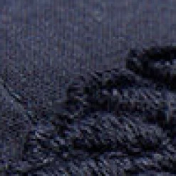 Voluminöse Bluse mit Blumenapplikation