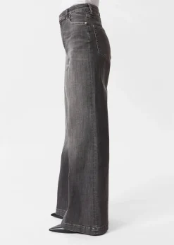 Weite Jeans mit Bügelfalten