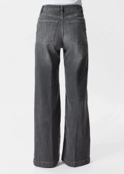 Weite Jeans mit Bügelfalten