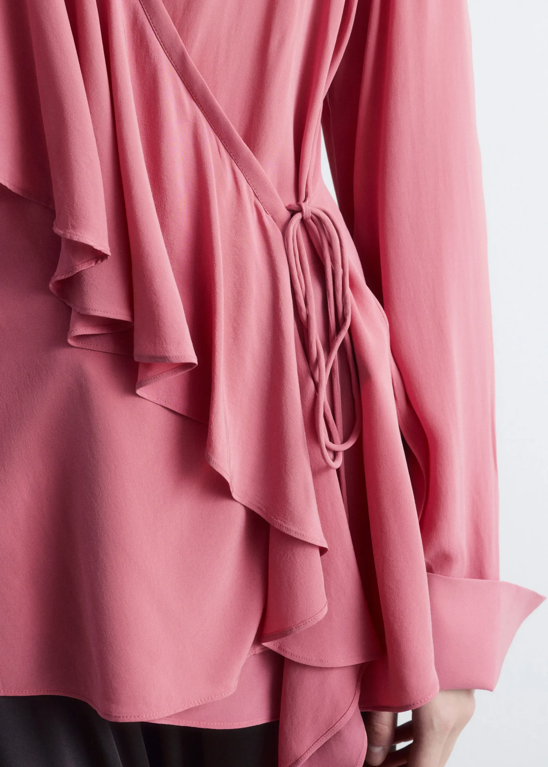 Wickelbluse mit Rüschen